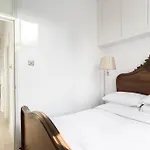 Beautiful First Floor Apartment In Central London