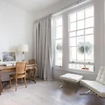 Beautiful First Floor Apartment In Central London