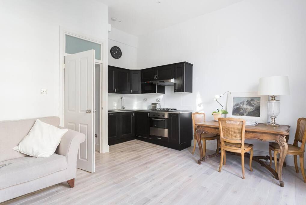Beautiful First Floor In Central *